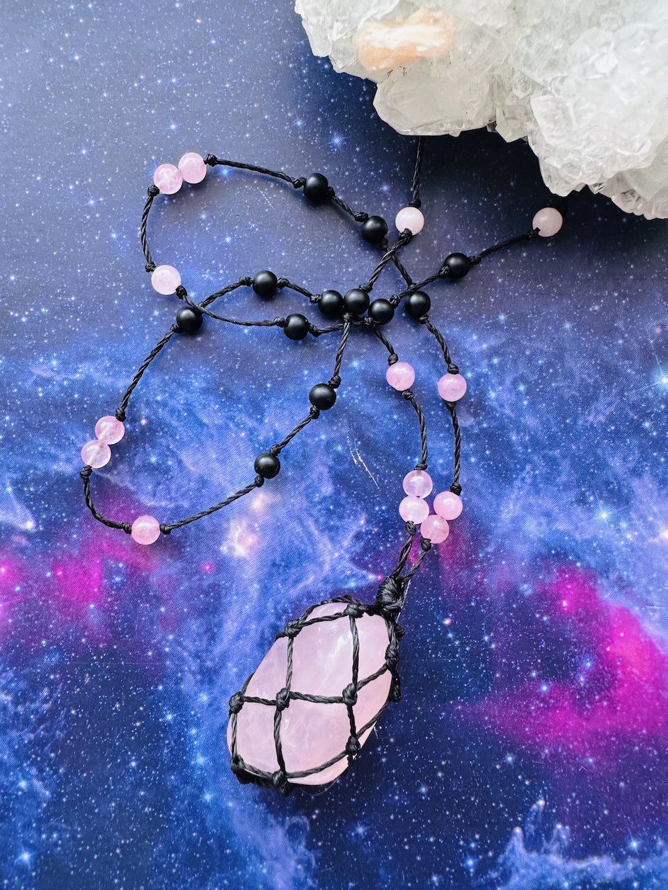 kwarc-rozowy-wisior-kamieniemocy-nr-1b