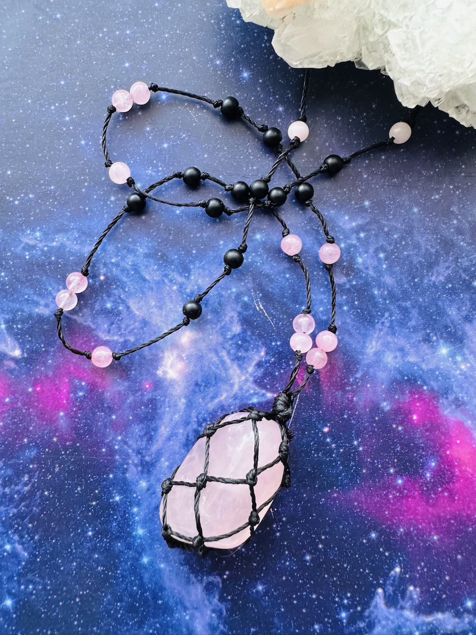 kwarc-rozowy-wisior-kamieniemocy-nr-1c