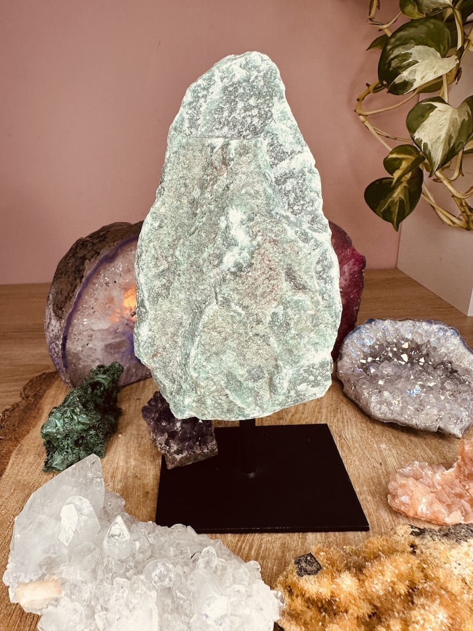 awenturyn-zielony-na-podstawce-kamieniemocy-nr-1b