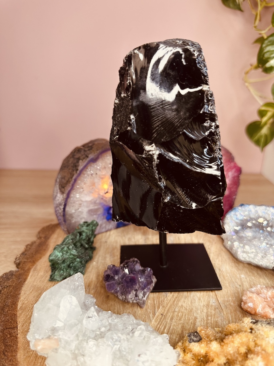 obsydian-czarny-na-podstawce-kamieniemocy-nr-3