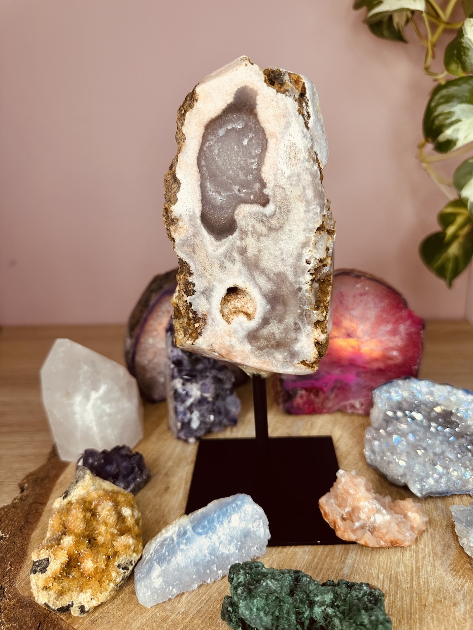 rozowy-ametyst-na-podstawce-nr-4