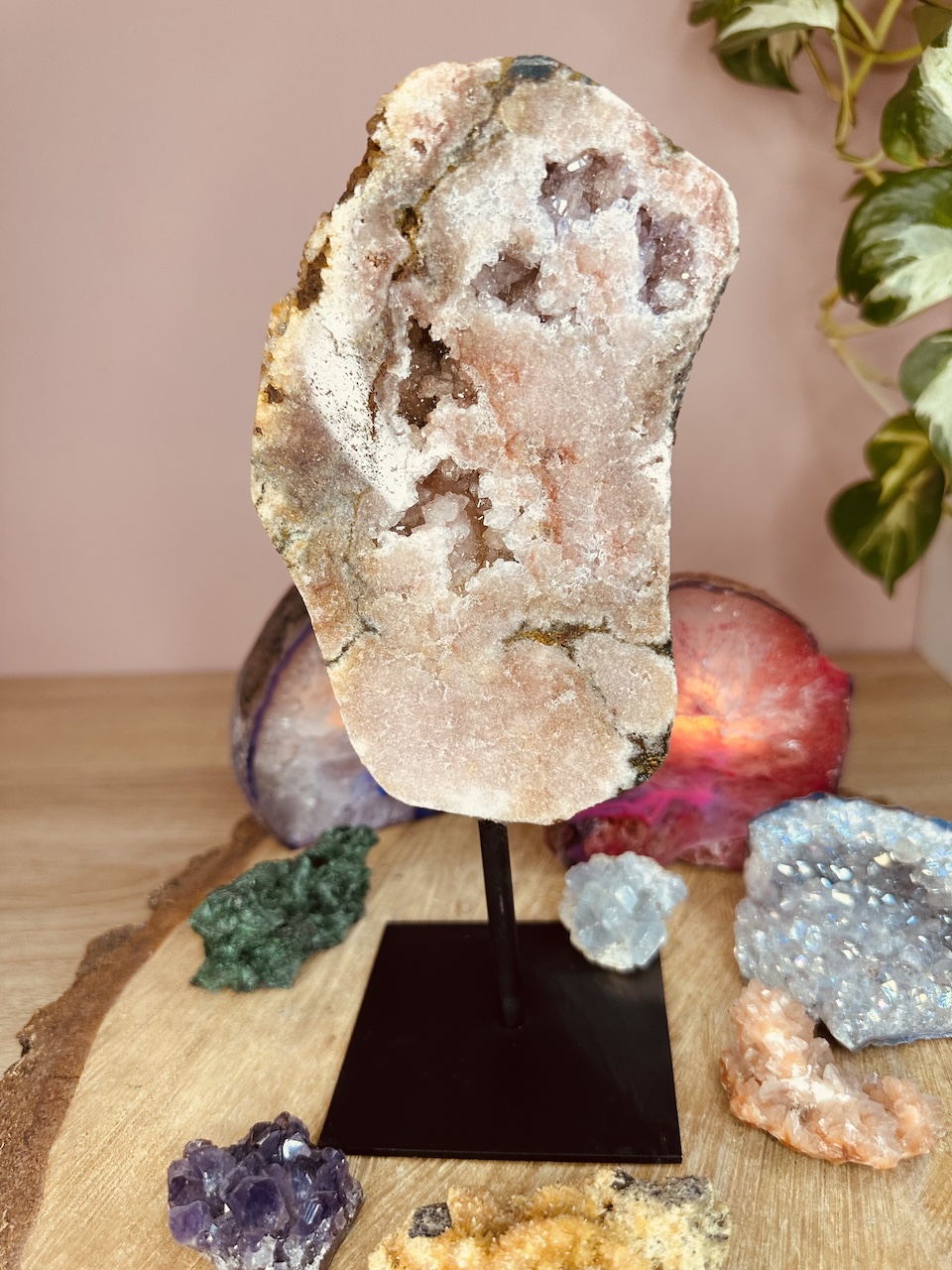 rozowy-ametyst-na-podstawce-nr-5a