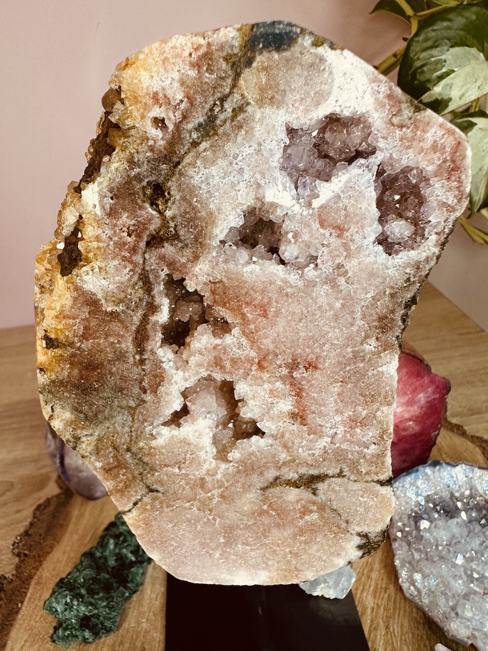 rozowy-ametyst-na-podstawce-nr-5b