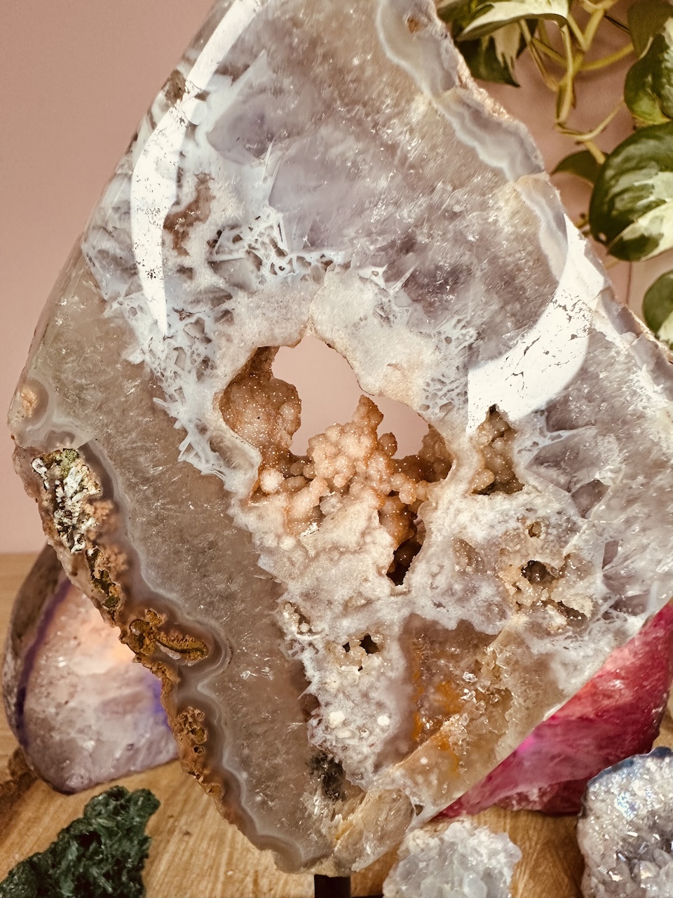 rozowy-ametyst-na-podstawce-nr-6