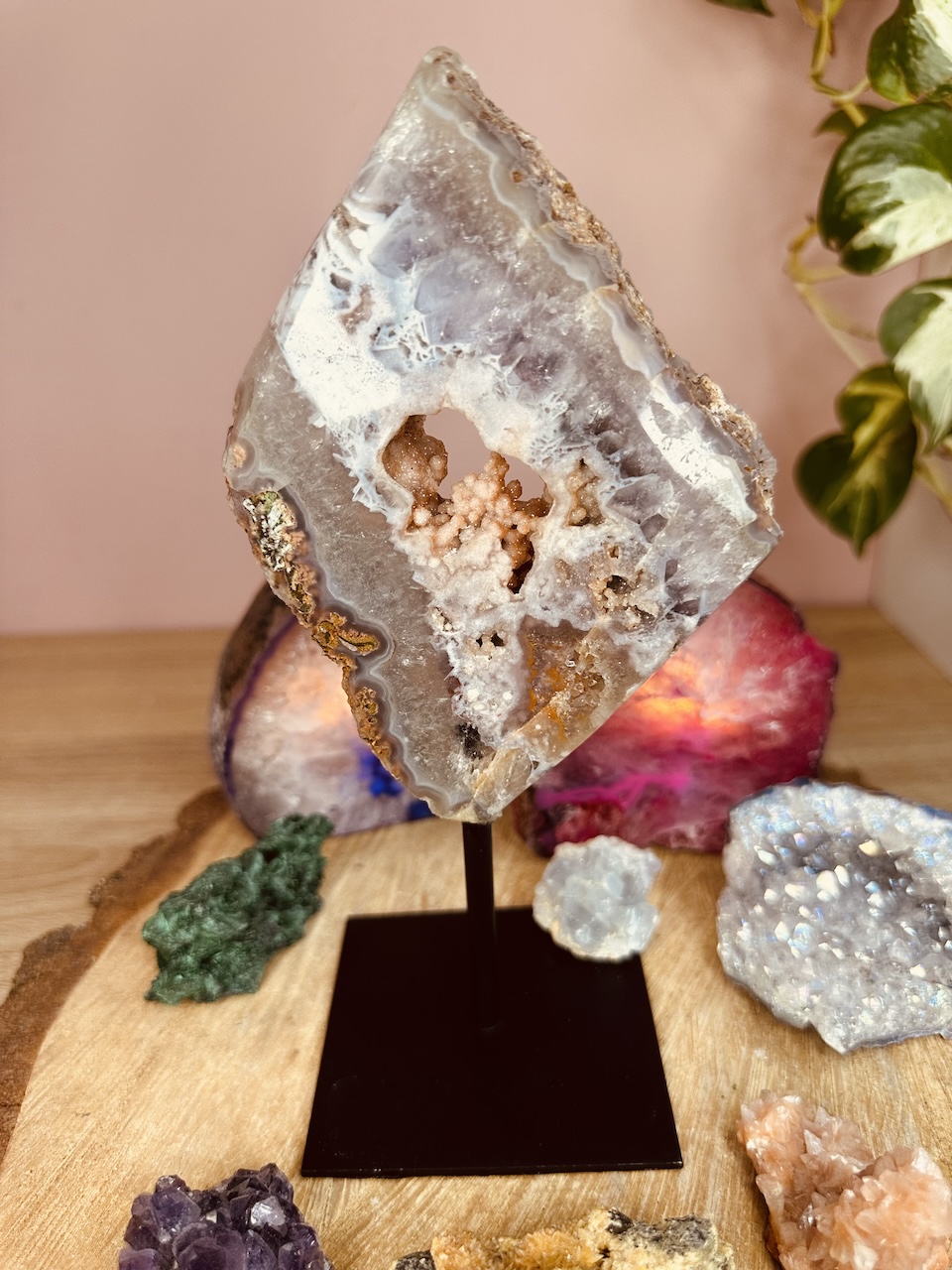 rozowy-ametyst-na-podstawce-nr-6b