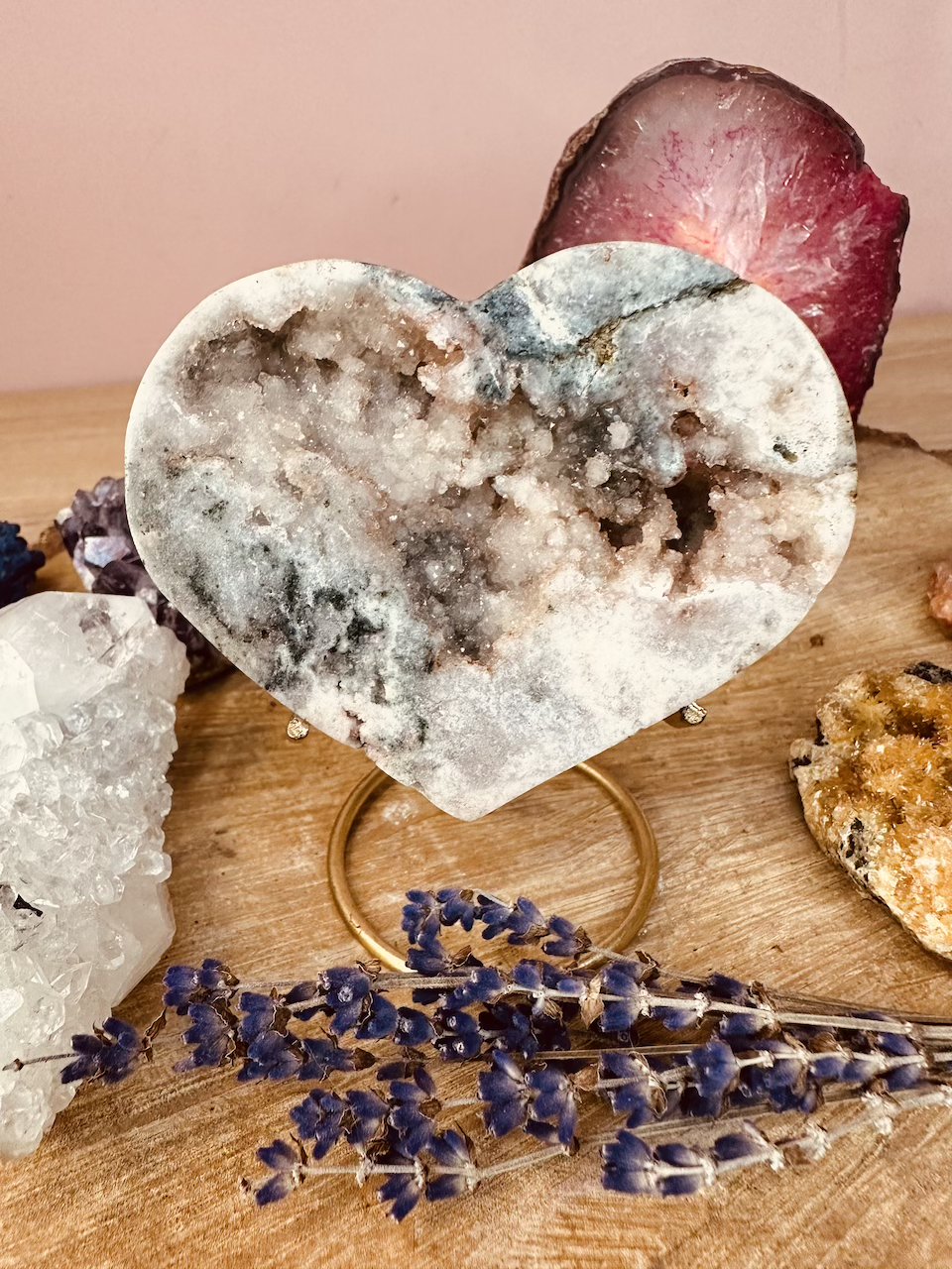rózowy-ametyst-w-kształcie-serca-kamieniemocy-nr-1
